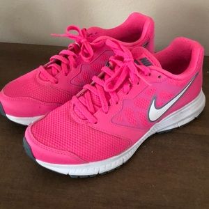 NIKE Running Shoe - size 7